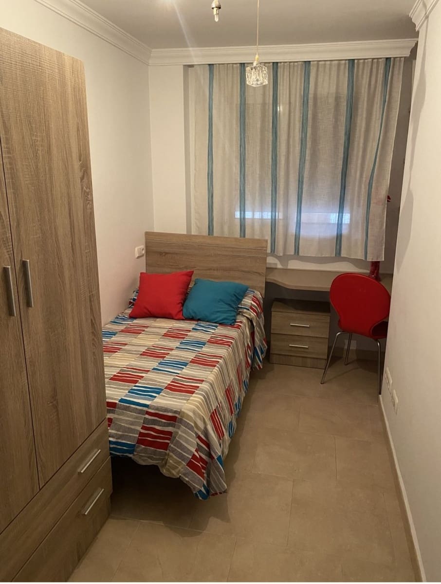3 Zimmer Wohnung zu vermieten in Malaga Stadt - 1.400 € (Ref: 9898900)