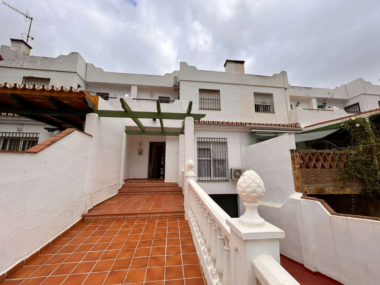 4 sovrum Radhus till salu i Alhaurin de la Torre med pool garage - 400 000 € (Ref: 9898901)