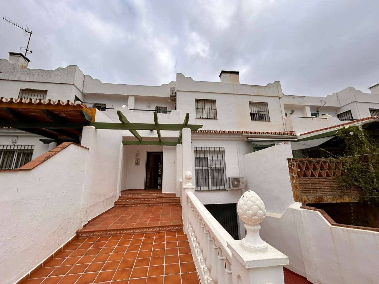 4 sovrum Radhus till salu i Alhaurin de la Torre med pool garage - 400 000 € (Ref: 9898901)