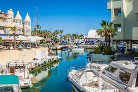 1 soveværelse Strandlejlighed til salg i Benalmadena med swimmingpool - € 445.000 (Ref: 9910049)