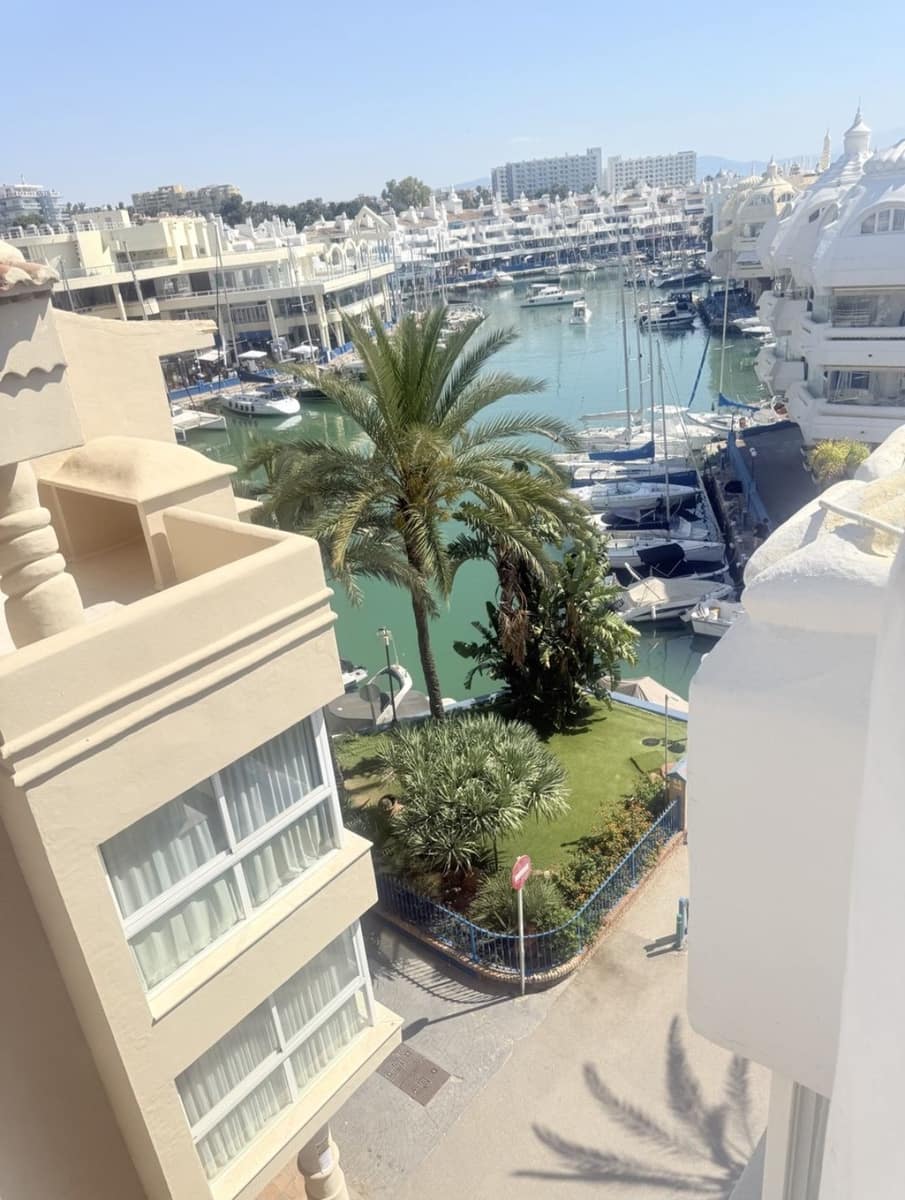 1 soveværelse Strandlejlighed til salg i Benalmadena med swimmingpool - € 445.000 (Ref: 9910049)
