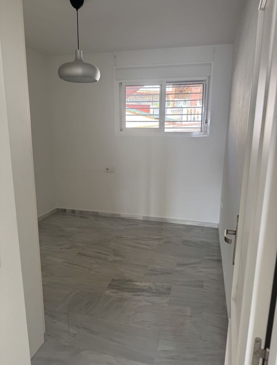 2 bedroom Beach Apartment for rent in Malaga city with garage - € 1,395 (Ref: 9935562)