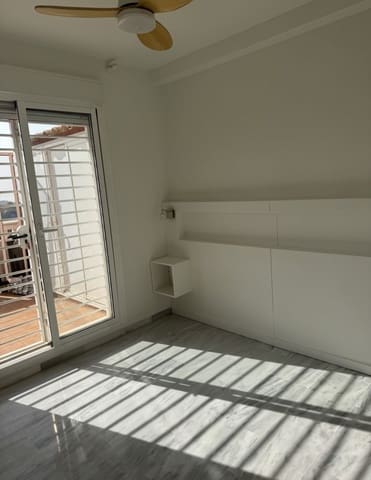 2 soveværelse Strandlejlighed til leje i Málaga by med garage - € 1.395 (Ref: 9935562)