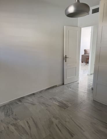 2 soveværelse Strandlejlighed til leje i Málaga by med garage - € 1.395 (Ref: 9935562)