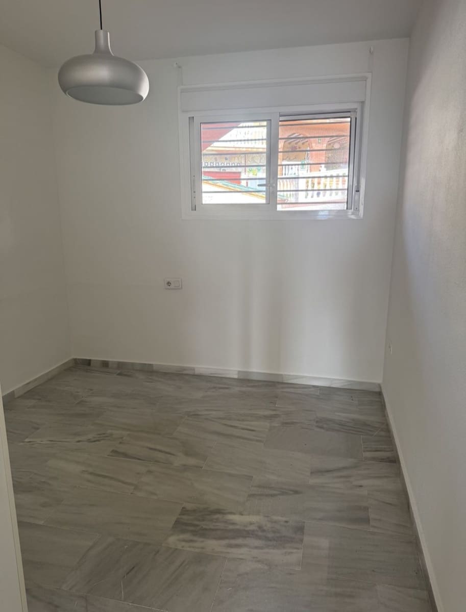 2 bedroom Beach Apartment for rent in Malaga city with garage - € 1,395 (Ref: 9935562)