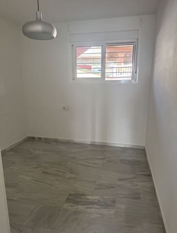 2 soveværelse Strandlejlighed til leje i Málaga by med garage - € 1.395 (Ref: 9935562)