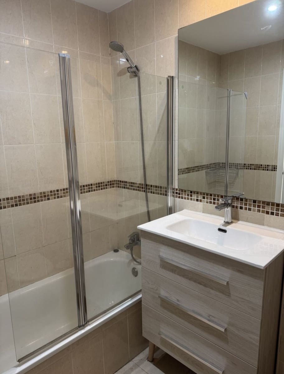 2 bedroom Beach Apartment for rent in Malaga city with garage - € 1,395 (Ref: 9935562)
