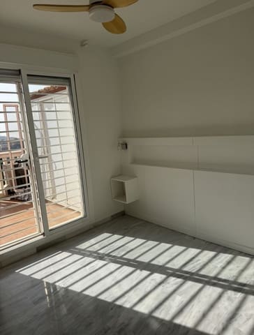 2 soveværelse Strandlejlighed til leje i Málaga by med garage - € 1.395 (Ref: 9935562)