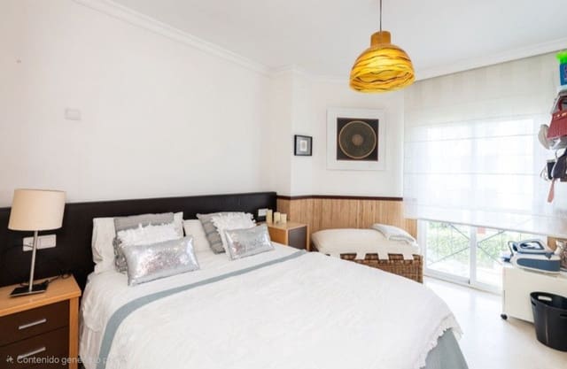 3 sypialnia Penthouse na sprzedaż w Estepona z basenem garażem - 620 000 € (Ref: 9962027)