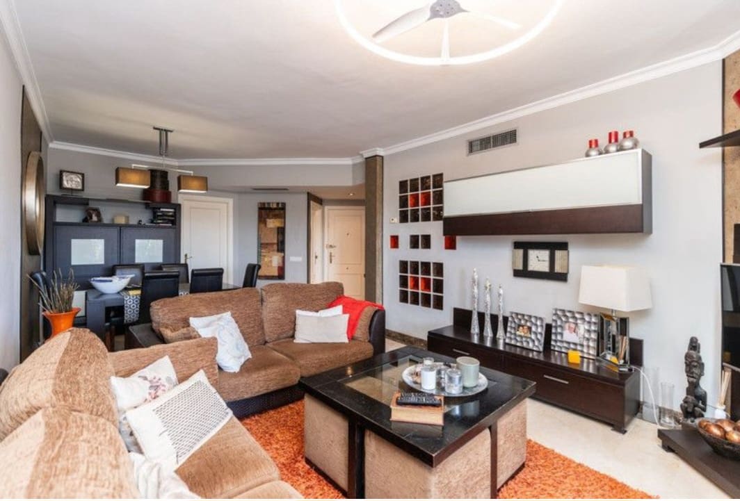 3 sypialnia Penthouse na sprzedaż w Estepona z basenem garażem - 620 000 € (Ref: 9962027)