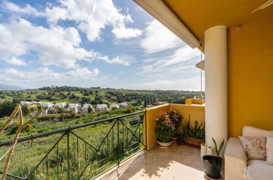 3 sypialnia Penthouse na sprzedaż w Estepona z basenem garażem - 620 000 € (Ref: 9962027)