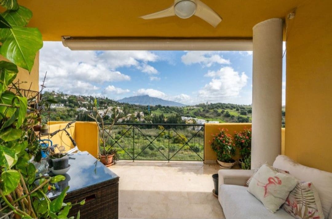 3 sypialnia Penthouse na sprzedaż w Estepona z basenem garażem - 620 000 € (Ref: 9962027)