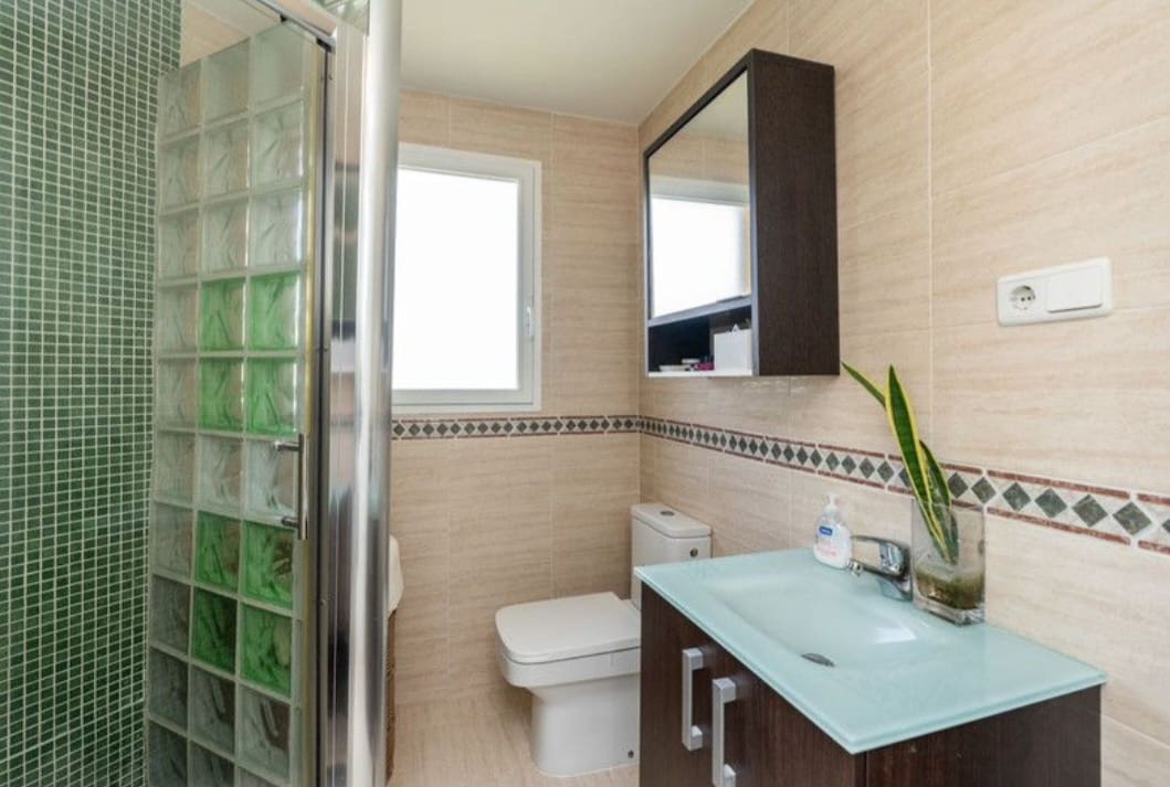 3 sypialnia Penthouse na sprzedaż w Estepona z basenem garażem - 620 000 € (Ref: 9962027)