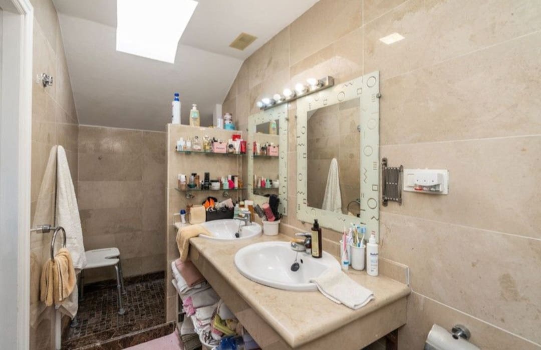 3 sypialnia Penthouse na sprzedaż w Estepona z basenem garażem - 620 000 € (Ref: 9962027)