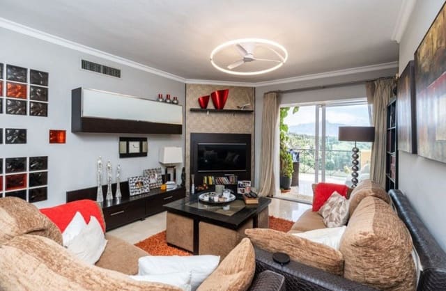 3 sypialnia Penthouse na sprzedaż w Estepona z basenem garażem - 620 000 € (Ref: 9962027)