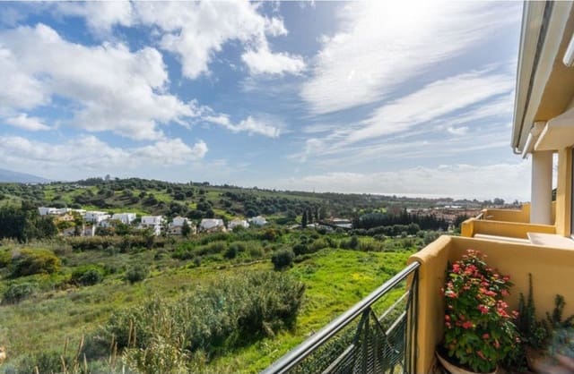3 sypialnia Penthouse na sprzedaż w Estepona z basenem garażem - 620 000 € (Ref: 9962027)