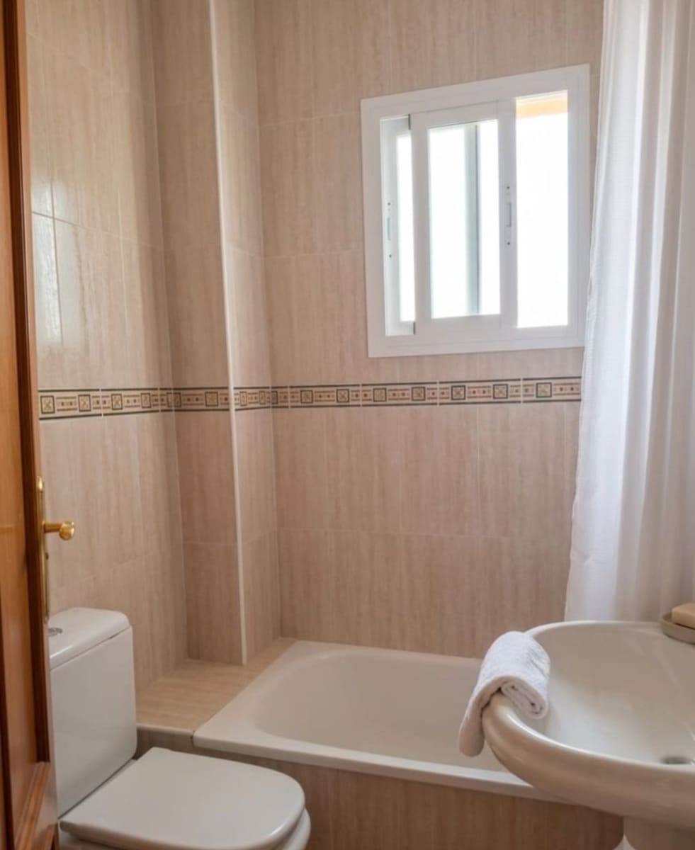 4 bedroom Terraced Villa for sale in Mollina with pool - € 255,000 (Ref: 9972858)