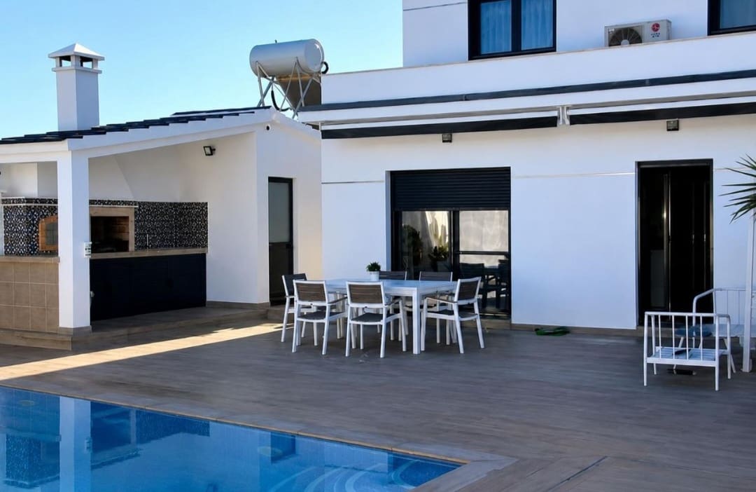 3 soveværelse Villa til salg i Pizarra med swimmingpool - € 605.000 (Ref: 9972859)