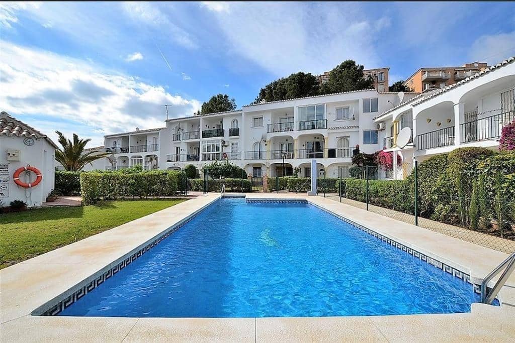2 bedroom Beach Apartment for sale in Fuengirola with pool - € 285,000 (Ref: 9972860)