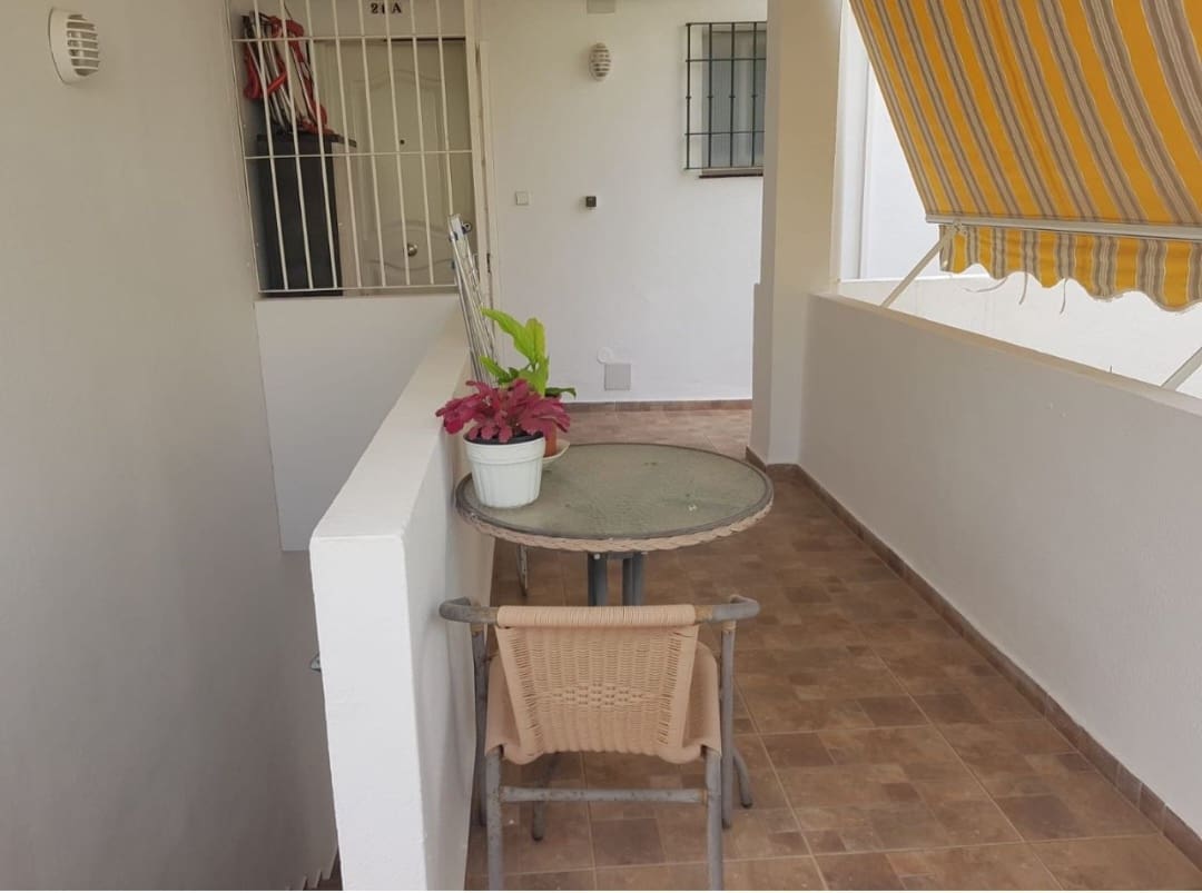 2 bedroom Beach Apartment for sale in Fuengirola with pool - € 285,000 (Ref: 9972860)