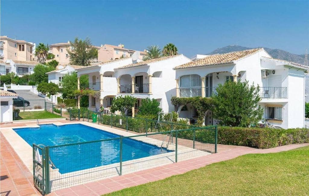 2 bedroom Beach Apartment for sale in Fuengirola with pool - € 285,000 (Ref: 9972860)