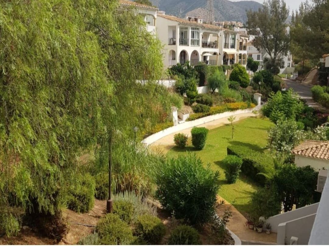 2 bedroom Beach Apartment for sale in Fuengirola with pool - € 285,000 (Ref: 9972860)