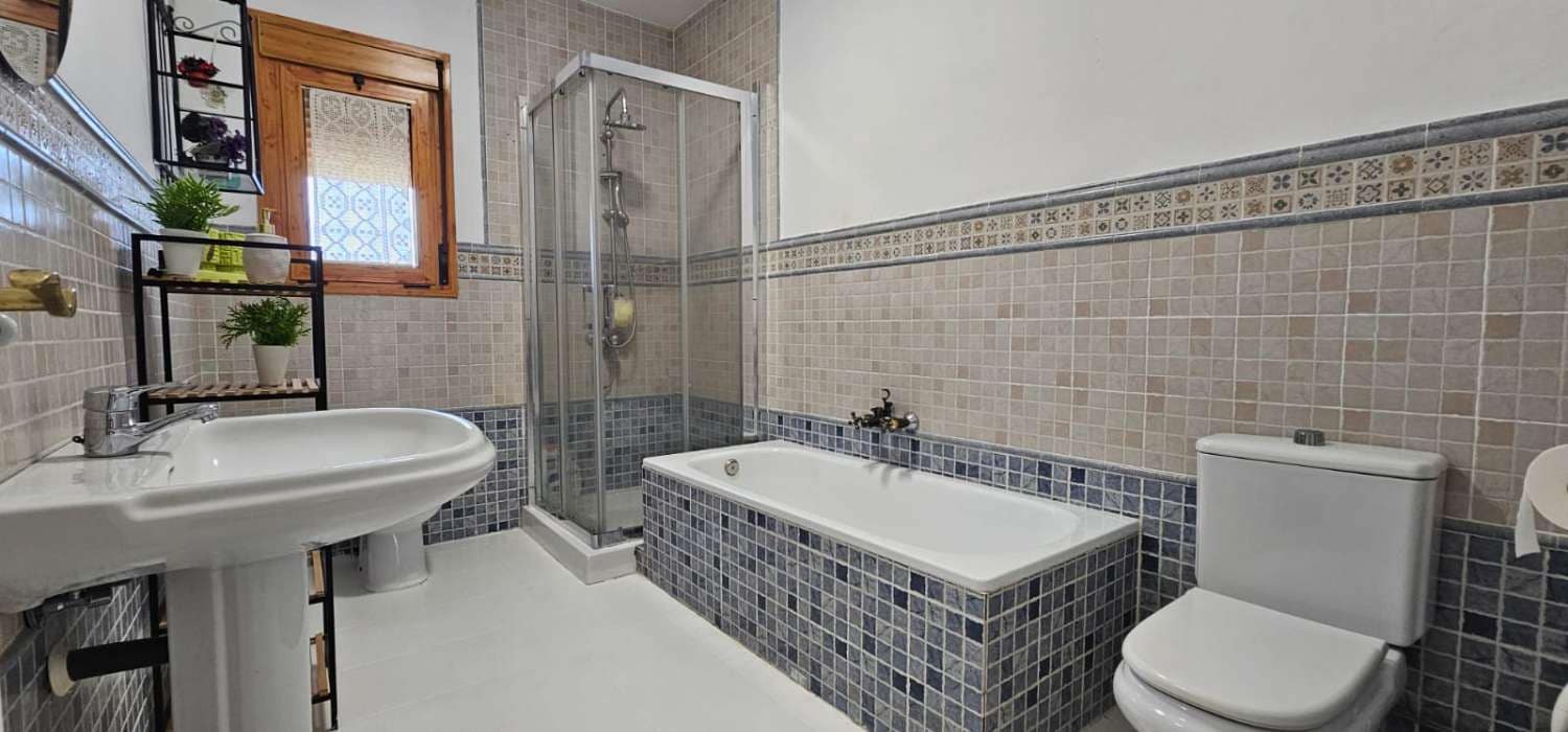 3 bedroom Villa for sale in Coin with pool - € 329,000 (Ref: 9976784)