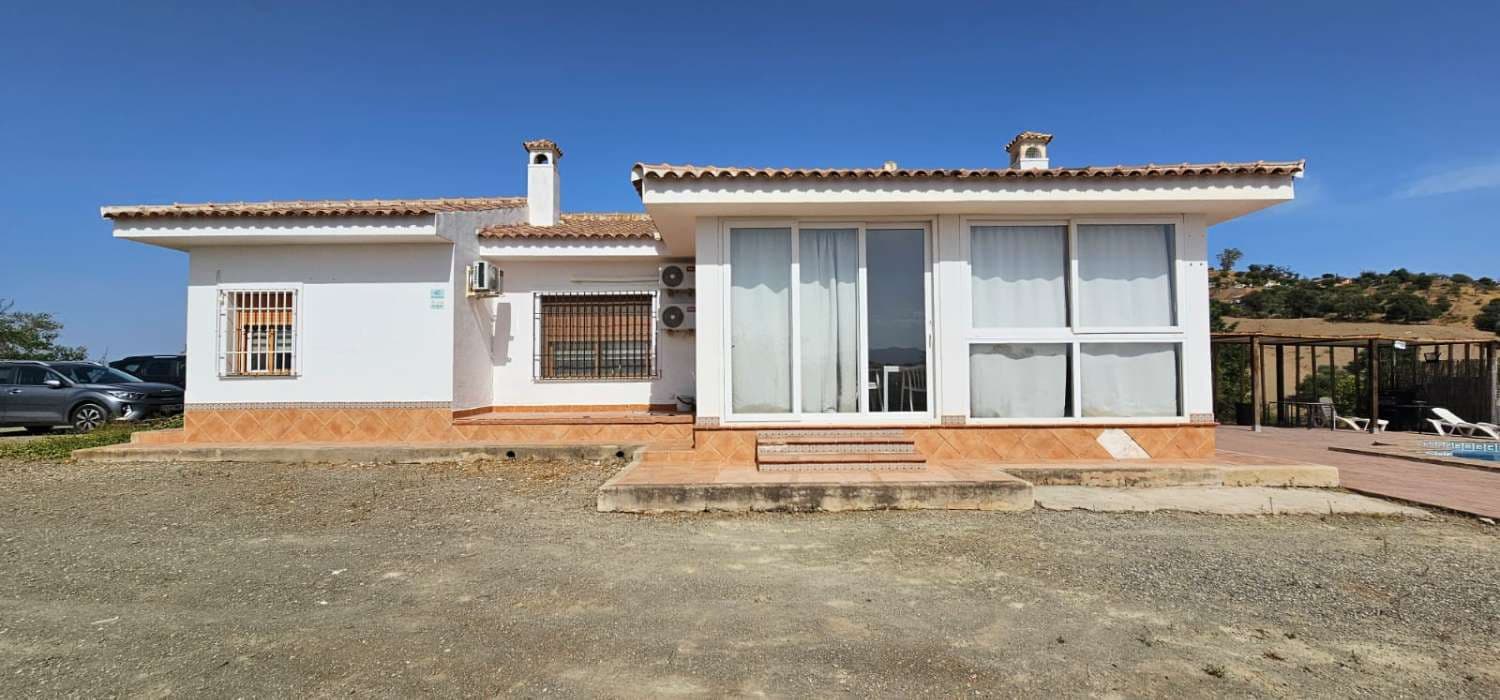 3 bedroom Villa for sale in Coin with pool - € 329,000 (Ref: 9976784)