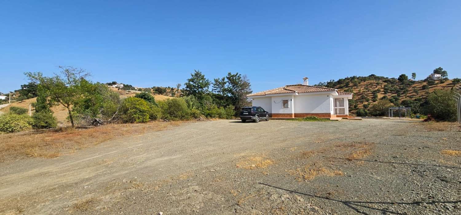 3 bedroom Villa for sale in Coin with pool - € 329,000 (Ref: 9976784)