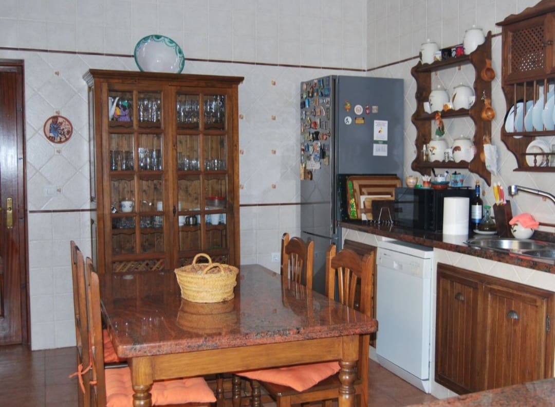 5 soveværelse Villa til salg i Antequera med swimmingpool garage - € 689.000 (Ref: 9976785)
