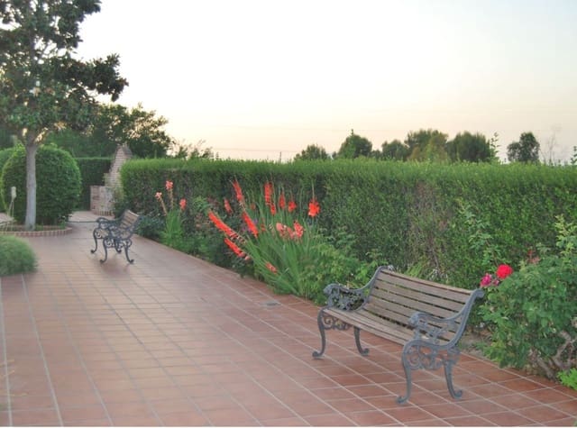 5 soveværelse Villa til salg i Antequera med swimmingpool garage - € 689.000 (Ref: 9976785)
