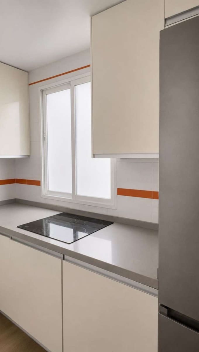 Piso de 3 habitaciones en Málaga ciudad en venta - 300.000 € (Ref: 9978173)