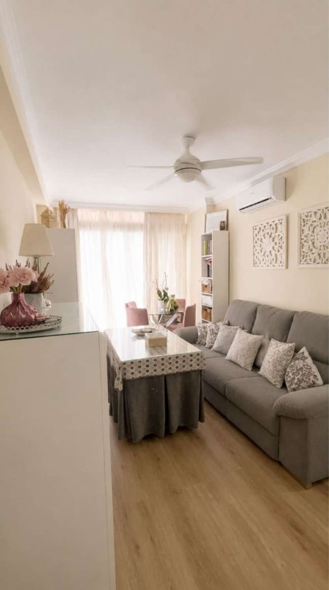 Piso de 3 habitaciones en Málaga ciudad en venta - 300.000 € (Ref: 9978173)