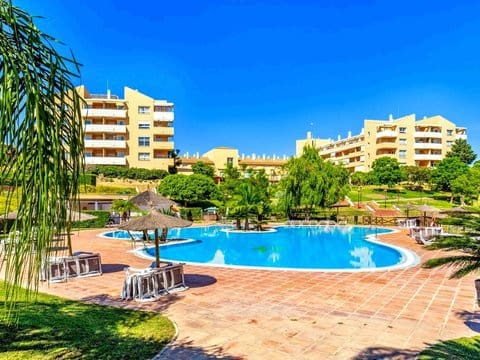 2 soverom Strandleiligheter til salgs i Alhaurín de la Torre med svømmebasseng garasje - € 365 000 (Ref: 9978174)