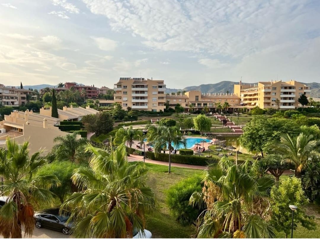 Apartamento Playa de 2 habitaciones en Alhaurín de la Torre en venta con piscina garaje - 365.000 € (Ref: 9978174)