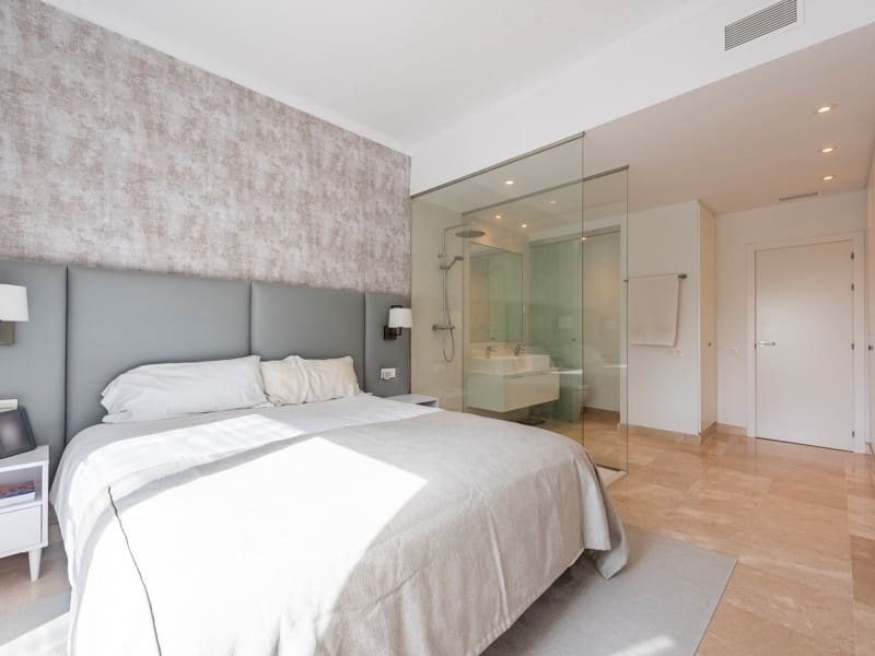 Apartamento Playa de 2 habitaciones en Benahavís en venta con piscina garaje - 549.000 € (Ref: 9982694)