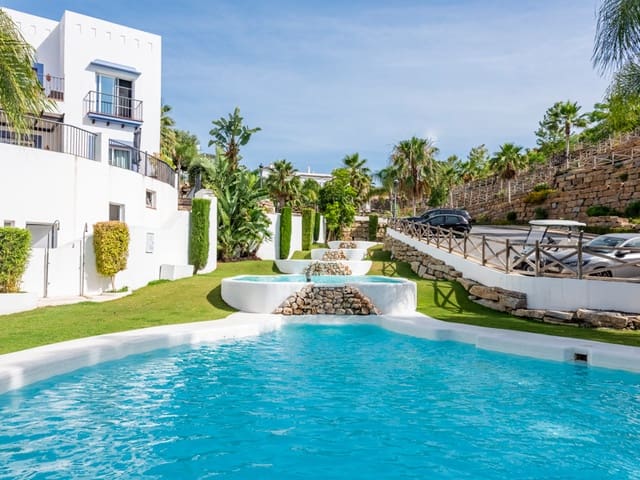 2 bedroom Beach Apartment for sale in Benahavís with pool garage - € 549,000 (Ref: 9982694)
