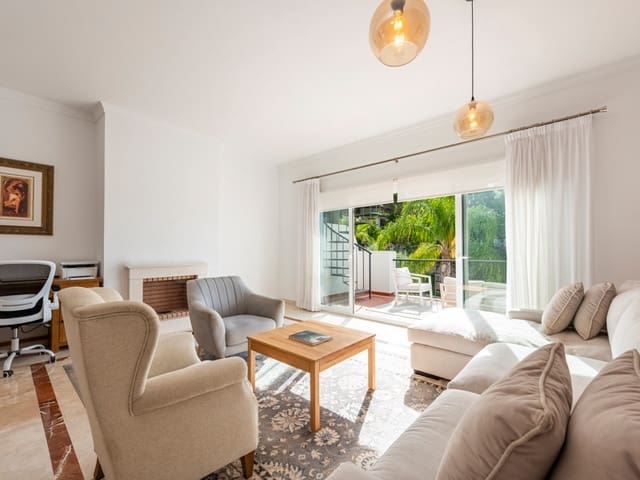 2 bedroom Beach Apartment for sale in Benahavís with pool garage - € 549,000 (Ref: 9982694)