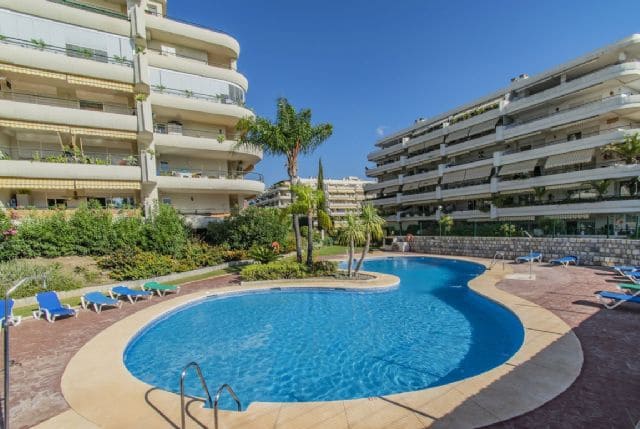2 bedroom Beach Apartment for sale in Marbella with pool garage - € 455,000 (Ref: 9982695)