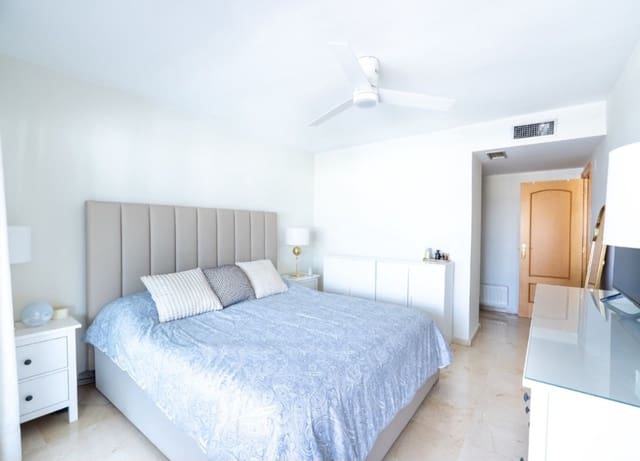 2 bedroom Beach Apartment for sale in Marbella with pool garage - € 455,000 (Ref: 9982695)