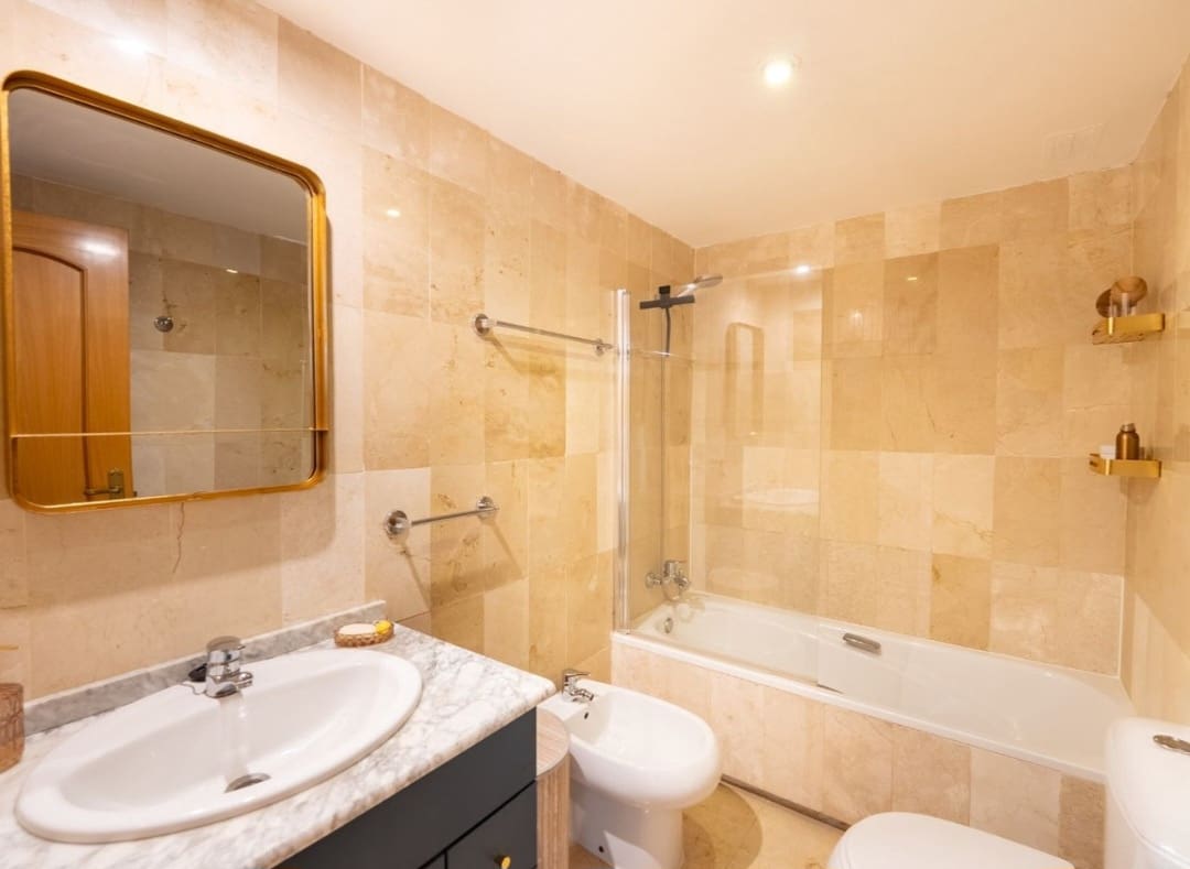 2 slaapkamer Strandappartement te koop in Marbella met zwembad garage - € 455.000 (Ref: 9982695)