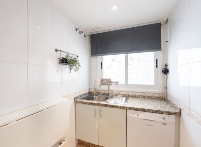 2 bedroom Beach Apartment for sale in Marbella with pool garage - € 455,000 (Ref: 9982695)