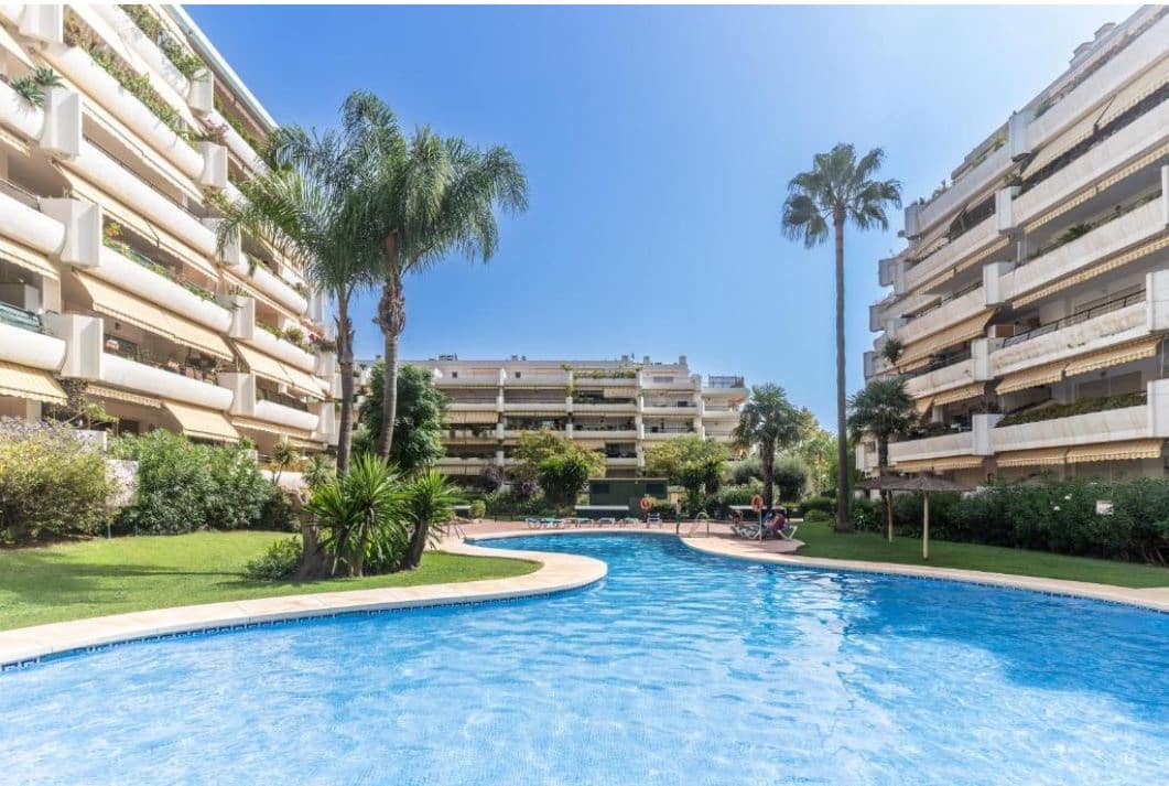 2 slaapkamer Strandappartement te koop in Marbella met zwembad garage - € 455.000 (Ref: 9982695)