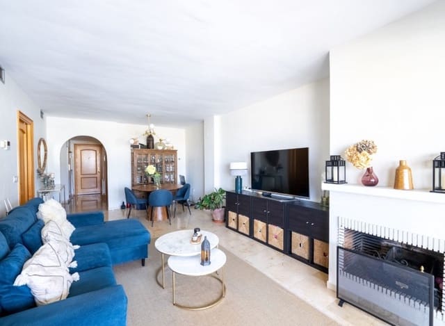 2 bedroom Beach Apartment for sale in Marbella with pool garage - € 455,000 (Ref: 9982695)