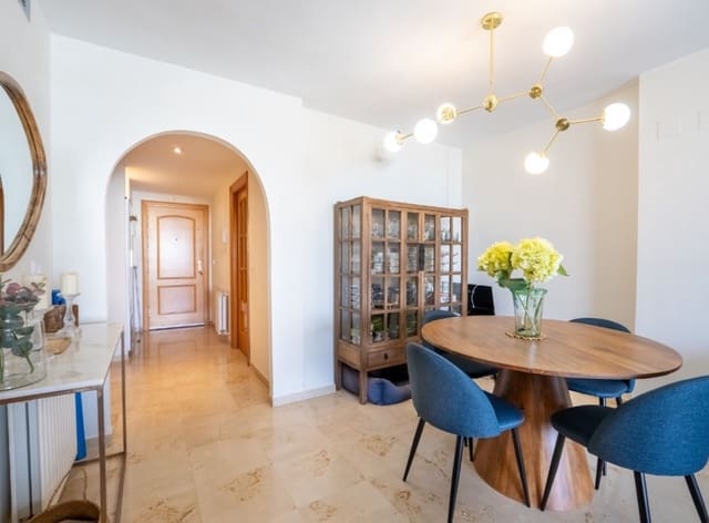 2 bedroom Beach Apartment for sale in Marbella with pool garage - € 455,000 (Ref: 9982695)