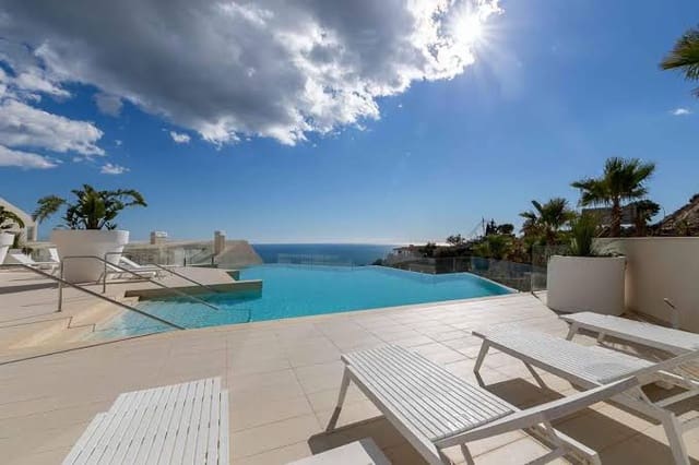 3 slaapkamer Strandappartement te koop in Benalmádena met zwembad - € 1.055.000 (Ref: 9986407)