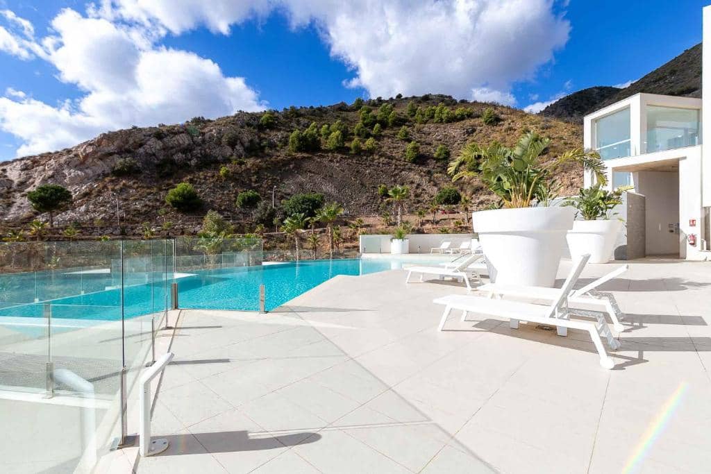 3 camera da letto Appartamento sulla Spiaggia in vendita in Benalmadena con piscina - 1.055.000 € (Rif: 9986407)