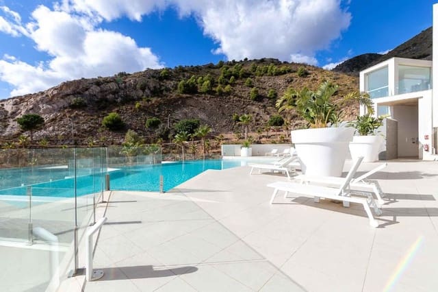 3 slaapkamer Strandappartement te koop in Benalmádena met zwembad - € 1.055.000 (Ref: 9986407)