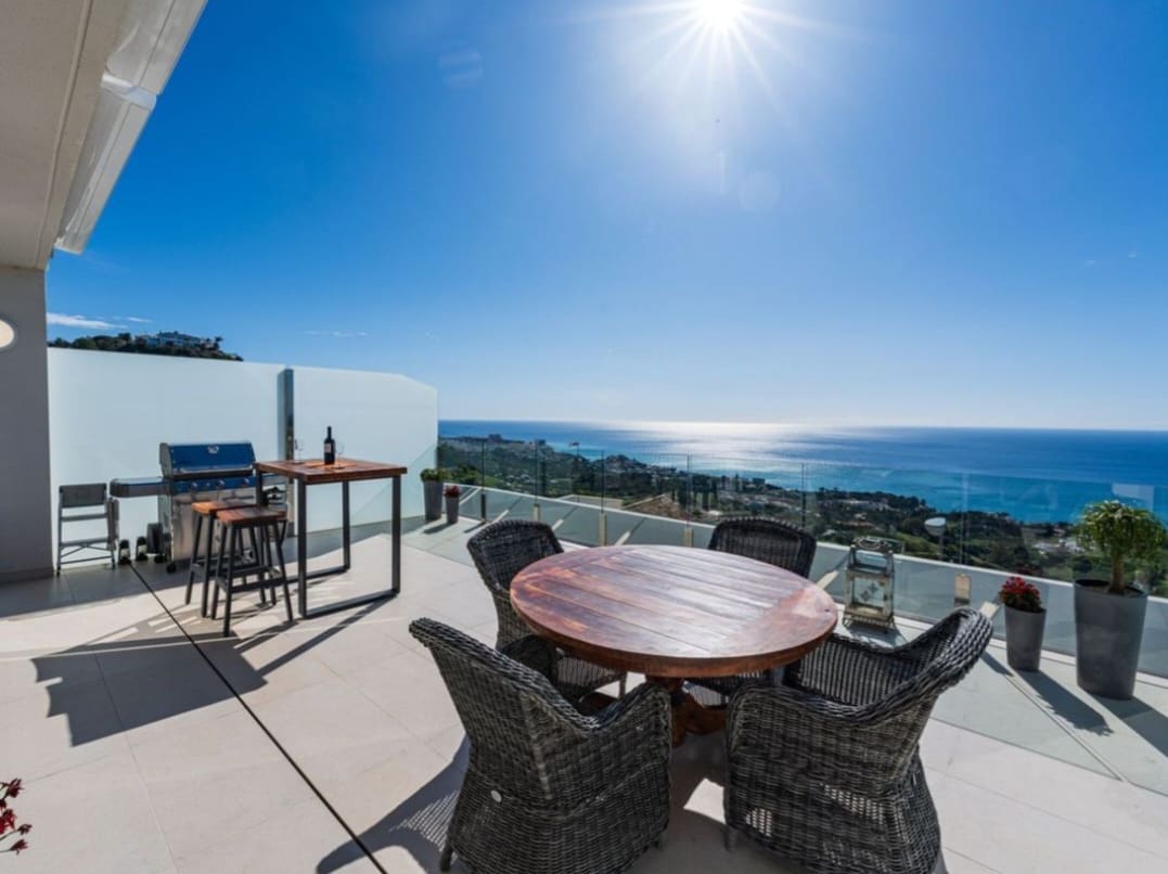 3 camera da letto Appartamento sulla Spiaggia in vendita in Benalmadena con piscina - 1.055.000 € (Rif: 9986407)
