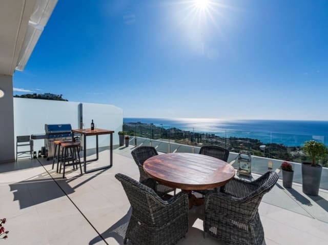 3 slaapkamer Strandappartement te koop in Benalmádena met zwembad - € 1.055.000 (Ref: 9986407)